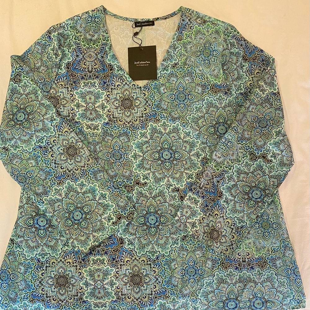NWT Just Fashion Now V Neck Floral Vacation Blouse
